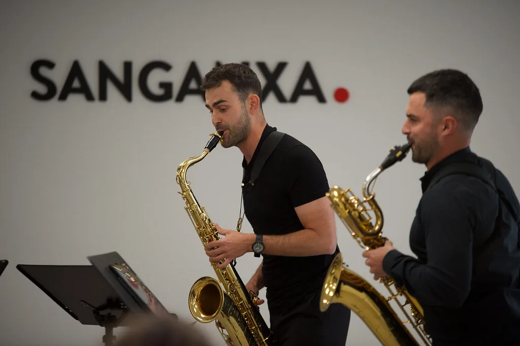 Dos saxofonistas interpretando juntos en Madrid Sax Academy